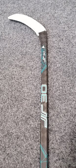 Juniorská carbonová hokejka JR HOCKEY flex 30 pravá - 6