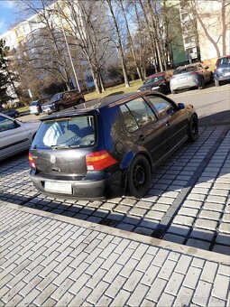 Volkswagen Golf IV 1.6i 74kw buď na nd nebo opravu - 6