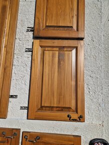 Kuchyně: masivní dřevěná dvířka - 6