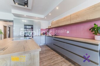 Prodej rodinného domu 4+kk 204 m2, pozemek 465 m2 - Blatnic - 6