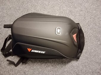 Dainese kombinéza, batoh,boty cena za vše - 6