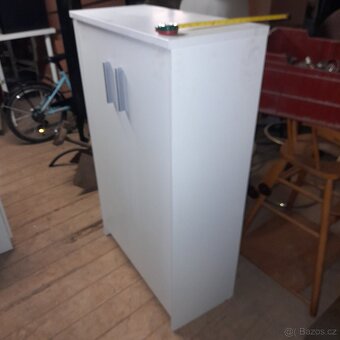 Skříňka bílá, v-116 cm , š-72,5 cm , h-33,5 cm - 6