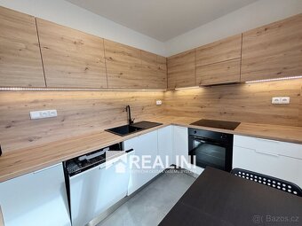 Pronájem bytu 2+1 s lodžií po rekonstrukci o velikosti 56 m2 - 6