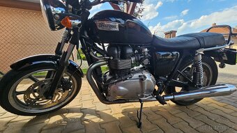 Triumph Bonneville - 6