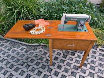 Elektrický šicí stroj Lucznik 415 TUR 2 se stolkem - 6