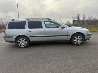 Volvo V70 2,5 Kombi STK 08/2027 - 6