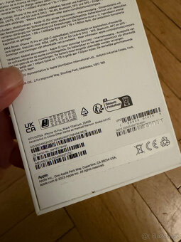 Apple iPhone 15 Pro, 256 gb, černý titan - 6