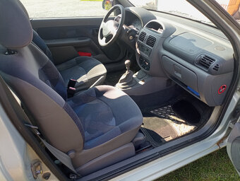 Prodám Renault Clio 1.4, 55 kW, r. 2000, bez STK - 6