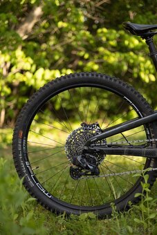 Propain Tyee CF (carbon) – špičkové enduro kolo – Fox Factor - 6