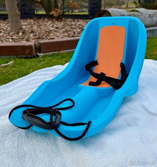 Prémiové dětské sáňky s boudou, opěrkou a madlem – jako nové - 6