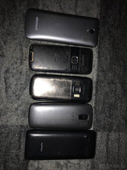 Prodám starou sbírku telefonů - 6