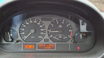 BMW 318i zimní pneu, zachovalý stav Říčany r.v.2000 - 6