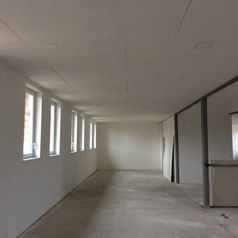 Volná hala 200 M2 v Kochánkách - 6