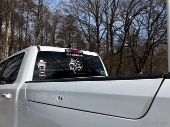 Dodge Ram 1500 5.7 V8 HEMI - 4x4 - RAM BOXY - NEBOURANÝ - 6