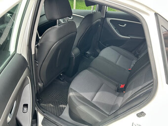 Hyundai i30 1,6i - 6