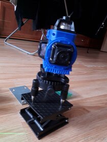 Nový samonivelační laser 4D 16 linek, 2 baterie, Do - 6