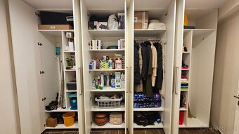 Bílá šatní a úložná skříň - 6