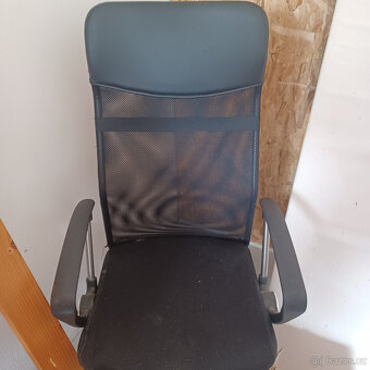 PC stůl (v demontu) a židle stavitelná - 6