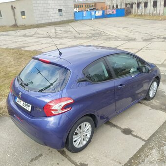 Peugeot 208 1.2 benzín 60kw, poctivých 136tkm, klima - 6