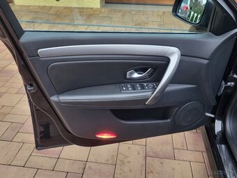 Renault Laguna III 2.0dCi 127kW 4Control - Webasto - 2x sada - 6
