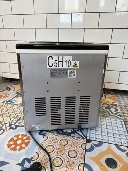 Výrobník ledu Klarstein IceFestival Cube - 6