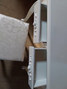 Bílý vintage nábytek - 6