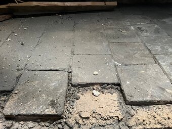 Prodám půdovky - cihlová dlažba 105m2 - 6