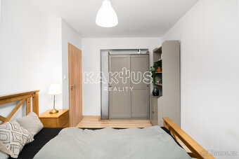 Pronájem zrekonstruovaného bytu 3+kk ( 58m2) s balkónem, uli - 6