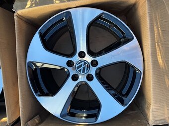 ORIGINÁL Alu Volkswagen AUSTIN R18, 5x112 - ZÁNOVNÍ - 6