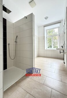 Pronájem prostorného a prosvětleného bytu 3+1 90 m2 v centru - 6