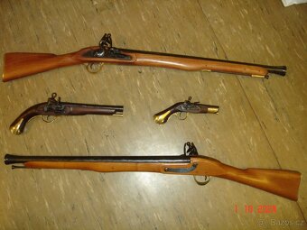 Prodám krásnou, novou repliku historické, křesadlové pistole - 6