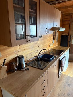 Prodám komody,skříně,kuchyň,botník,rohové sezení z masivu - 6