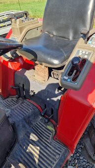 Malotraktor Yanmar s čelním nakladačem - 6