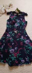 Orsay květinové bavlněné áčkové šaty - 6