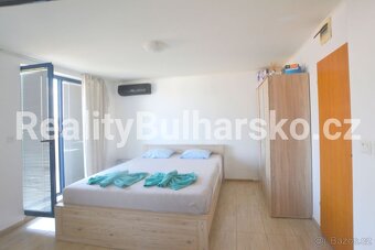 Útulné a plně zařízené studio(1+kk, 45 m²) s velkou terasou - 6