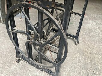 Retro šicí stroj - 6