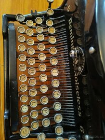 Staré psací stroje prodám - 6