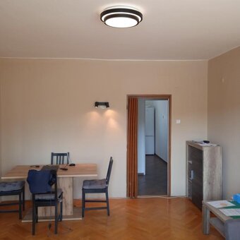 Prodám cihlový byt 2+1 s balkonem v centu Zlína a garáží. - 6