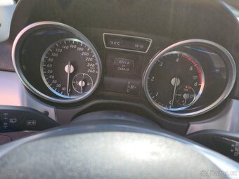 Mercedes-Benz ML350 Bluetec 4MATIC - 6