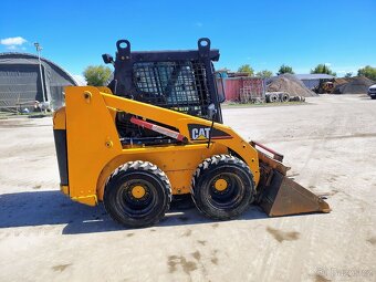 Nakladač CAT 226 - 6