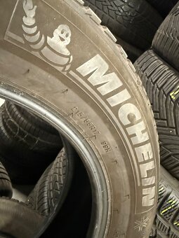 prodám zimní 215/65/17 Michelin - 6
