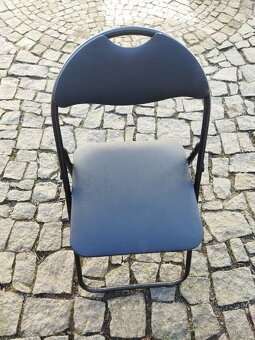 Stolek, lampa, židličky - 6