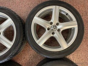 Originál Volkswagen ALU kola 5x112 r17 letní pneu 6mm - 6