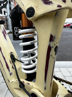 TREK REMEDY 9.8, M/L–full karbon, airbrush lak, TOP výbava - 6
