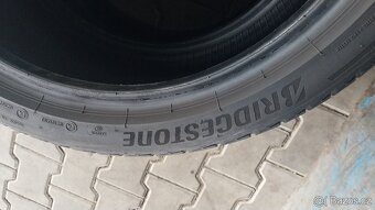 Prodám 2 x letní pneu Bridgestone 225/40/19 - 6