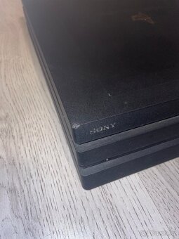 PS4 pro 1TB + 3 ovladače + ps4 kamera - 6