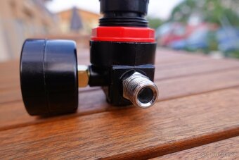 Regulátor tlaku vzduchu 1/4" - 6