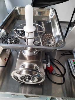 Mlýnek na maso 32" Řeznický vlček, Řezačka masa 32" - 6