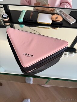 Kosmeticky stolek - 6