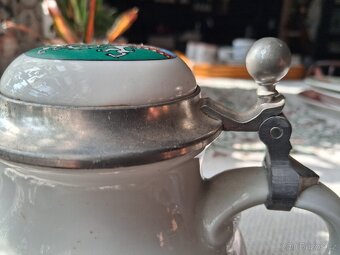 Keramicky korbel s cínovým víkem - 6